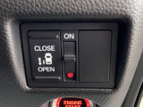 【助手席側パワースライドドア】です。リモコンや運転席のスイッチ操作で楽々自動開閉。