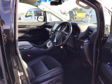 それぞれの分野のプロがお車の悩みや疑問に親身になって対応させていただきます。