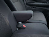 運転席にアームレストが付いております。