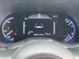 視認性の高いメーターで、走行状況をしっかり把握できます。運転に必要な情報を一目で確認できるので安心です。