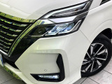 【LEDヘッドライト】悪天候や夜間走行時も良好な視界を確保し安心して運転できる高輝度LEDヘッドライトを装備!点灯速度が早く、消費電力も抑えられています。