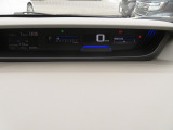 メーターはインテリアの上部にあり運転中でも視線移動が少なく安全です☆☆☆