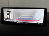 狭い場所での駐車やすれ違いなどでより的確な運転操作に役立つ360&deg;ビューモニターが装備されています。