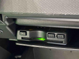 ETCカードを挿入することで高速道路を利用する際の支払いがキャッシュレスになったり、ETCスマートインターチェンジが利用できたり、とても便利なアイテムです!保証は修理保証のみとなります。