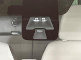 【エマージェンシーブレーキ】走行中に前方の車両等を認識し、衝突しそうな時は警報とブレーキで衝突回避と被害軽減をアシスト。より安全にドライブをお楽しみいただけます。