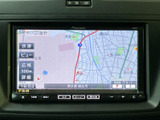 鮮明な地図表示で、目的地への道案内をスムーズに。運転に集中できるので、初めての場所でも安心です。