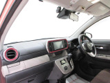 ダイハツのお店では、ダイハツ車を知り尽くしたプロフェッショナルが、専用の診断機器を使って各システムを点検しております。