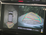 【パノラミックビューモニター】専用のカメラにより、上から見下ろしたような視点で360度クルマの周囲を確認することができます☆死角部分も確認しやすく、狭い場所での切り返しや駐車もスムーズに行えます。