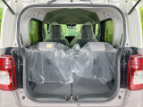 普段のお買い物や通勤、送迎等に十分な荷室スペースを確保しております。セカンドシートを倒すと、大きな荷物の積載も可能です♪