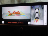 バックガイドモニターを装備しています、車庫入れもラクラクです。パノラミックビューモニターを搭載しています、上からの画像も表示されます。
