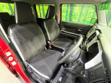 運転席シート廻りは使用感も少なく、良好な状態となっています。前オーナー様が丁寧に使っていたことがよくわかりますね。