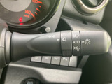 操作しやすい位置に配置されたウインカーレバー。オート機能も搭載されており、運転操作をよりスムーズに行えます。安全運転をサポートする頼もしい装備です。