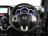 【運転席まわり】Honda独自の設計思想に基づき、自然に手を伸ばした先に操作したいものがあるようレイアウトを追求 !