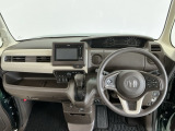 【前方視界】開放的な前方視界!運転がしやすく疲れにくいです♪窓が大きく、見通しがとっても良いおクルマですよ♪