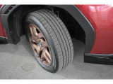 タイヤサイズは225/55R18です