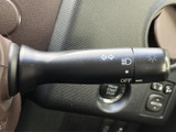 操作しやすいウインカーレバーで、安全な車線変更をサポート。スムーズな操作感で、周囲への意思表示を確実に行えます。安心してお出かけを。