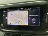 タッチスクリーンを採用。従来のナビゲーションシステムの域を超える、車両を総合的に管理するインフォテイメントシステムです。