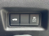 運転席横には、トランクオープナーや横滑り防止装置(VDC)のOFFスイッチを配置。ドライバーが直感的に操作できるレイアウトとなっています。