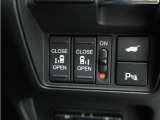 ◆両側電動スライドドア◆狭い駐車場でも乗り降りが楽々♪お子様が隣の車にドアを当ててしまう心配もございません!小さなお子様連れの方もこれで安心。