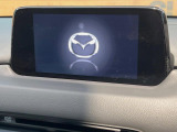 【マツダコネクトナビ】車内の雰囲気にマッチした一体型タイプのナビ。各種車輌設定やBluetooth再生等、様々な機能が楽しめます。直感的なダイヤル操作が可能で、使い勝手も良好です。