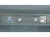 運転席、助手席シ-トにはシ-トヒ-タ-が付いているので、寒い朝も快適〜♪