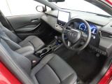 シンプルで使いやすいデザインの運転席です。