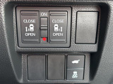 【 両側パワースライドドア 】運転席から後席スライドドアを開け閉めできます!//