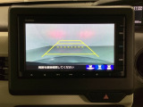 バックでの車庫入れも安心です! リアカメラが付いているバックモニター付のナビを装備しております。操作線もついており距離感も画面から確認できます。