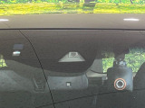 【ホンダセンシング】走行中に前方の車両等を認識し、衝突しそうな時は警報とブレーキで衝突回避と被害軽減をアシスト。より安全にドライブをお楽しみいただけます。