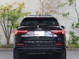 リヤは一番良く見られていると言われています。後続車からはこのように見られています。息を飲むような独特の重厚感のあるグラマラスなリヤデザイン。後ろからの強い視線を感じます。