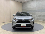 お車購入のポイントとなるフロントマスクです。上質で迫力あるデザインですね☆☆