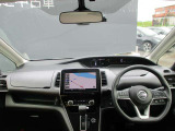 セレナの運転席廻りになります。