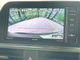 【バックカメラ】駐車時に後方がリアルタイム映像で確認できます。大型商業施設や立体駐車場での駐車時や、夜間のバック時に大活躍!運転スキルに関わらず、今や必須となった装備のひとつです!