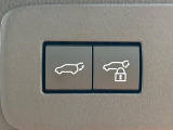 【パワーバックドア】スマートキーや運転席のボタンを押すだけでリアゲートが自動で開閉します!荷物を持っている時や、高い位置にあるバックドアを閉める際に便利な機能です♪