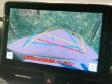 【バックカメラ】駐車時に後方がリアルタイム映像で確認できます。大型商業施設や立体駐車場での駐車時や、夜間のバック時に大活躍!運転スキルに関わらず、今や必須となった装備のひとつです!