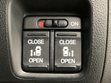 【両側パワースライドドア】両側がパワースライドドアになっており、運転席のスイッチやスマートキーでも開閉が可能です!開口部も広いので乗り降りも楽々♪