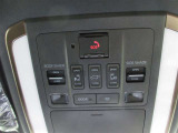 運転席・助手席両側で使いやすい、オーバーヘッドの両側パワースライドドア操作スイッチです。
