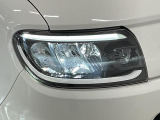 【LEDヘッドライト】現代の主流のライト。明るい光が瞬時に立ち上がり、必要な場所を均一に照らします。寿命も長く省エネで、スタイリッシュなデザインです♪