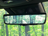 【デジタルインナーミラー】後席の大きな荷物や同乗者で後方が確認しづらい時でも安心!カメラが撮影した車両後方の映像をルームミラー内に表示。クリアな視界で状況の確認が可能です!