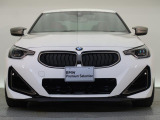 【キドニーグリル】BMWの代名詞。一目見ただけでBMWであると認識できる確固たるアイコンとして存在感を放ちます。
