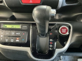 オートマチックシフトレバーは、手になじみ操作しやすい形状で安全運転にもつながります♪