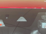 【i-ACTIVESENSE】走行中に前方の車両等を認識し、衝突しそうな時は警報とブレーキで衝突回避と被害軽減をアシスト。より安全にドライブをお楽しみいただけます。