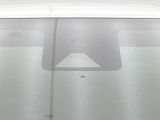 【プリクラッシュセーフティ】前方の車両等を検知し、衝突しそうな時は警報で注意を促し、ブレーキを踏む力をサポート。ブレーキを踏めなかった場合は衝突被害軽減ブレーキが作動、衝突回避をサポートします。