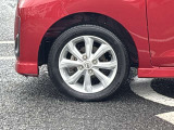 高級感引き立てるアルミ装着車。お洒落は足元からですね!