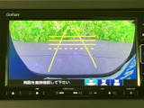 後方確認をサポートするバックモニターは、駐車時の安全性を高め、狭い場所での取り回しも安心です。ガイドライン表示により、距離感も把握しやすくなっています。