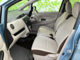 運転しやすいシンプルな操作パネル配置。直感的に操作でき、運転に集中できます。快適な空間でドライブを楽しみましょう。
