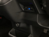 自社整備工場で点検整備をおこなってからお渡ししています。車検が残っている場合は『12ヶ月点検整備』を、車検整備付きの場合は『車検整備』をおこないます。整備費用は車両本体価格に含まれています。