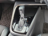 運転席より操作性の良いシフトレバーの画像です。