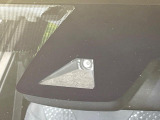 【トヨタセーフティセンス】走行中に前方の車両等を認識し、衝突しそうな時は警報とブレーキで衝突回避と被害軽減をアシスト。より安全にドライブをお楽しみいただけます。