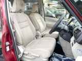 運転席シート廻りは使用感も少なく、良好な状態となっています。前オーナー様が丁寧に使っていたことがよくわかりますね。